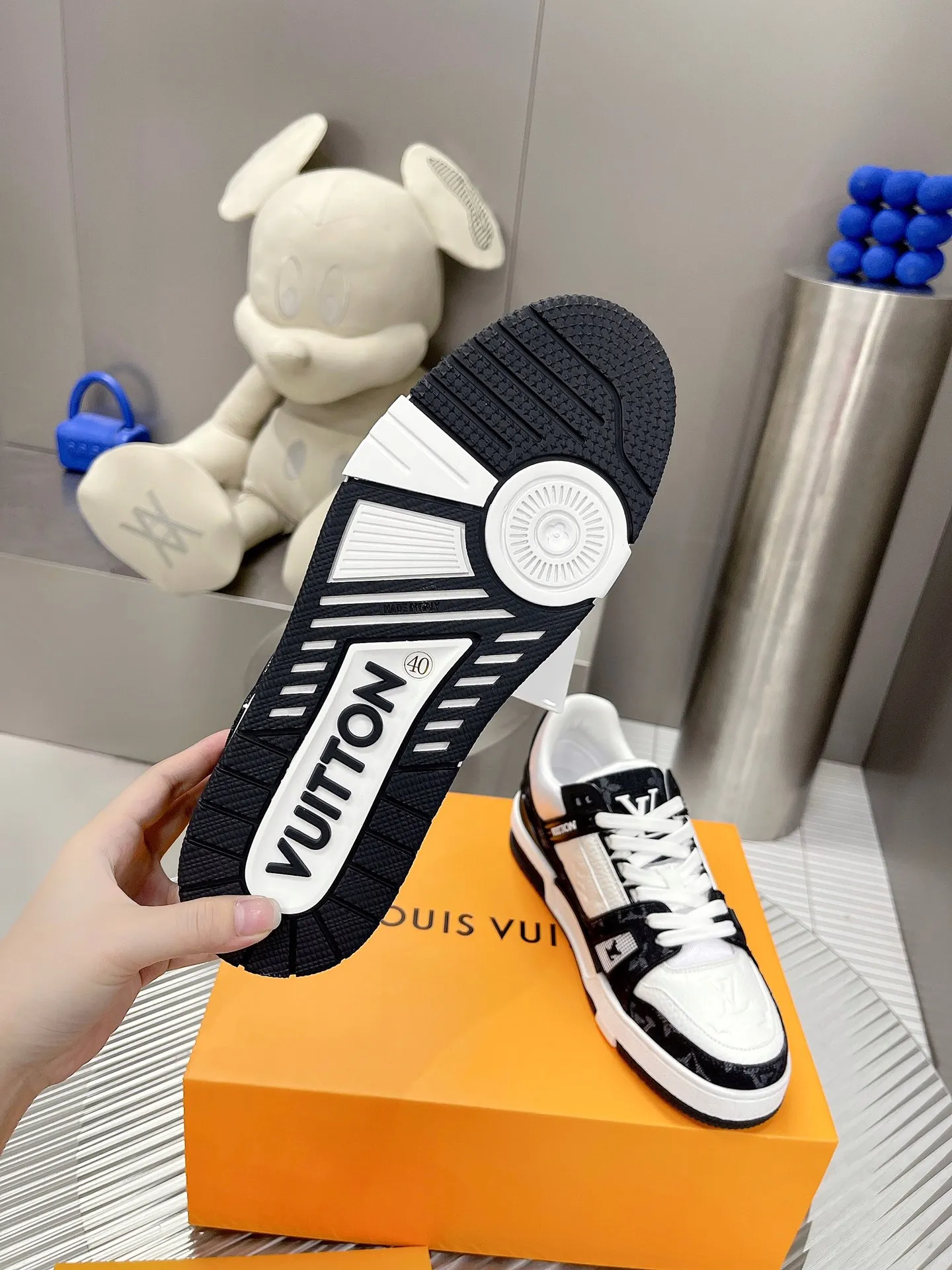 👟👟Ex-factory price 840👟👟 Women's shoes, women's clothing, women's shoes, women's clothing, women's shoes, women's clothing, the highest version on the Internet ⚠️Feel free to compare! 2021🔥New model, purchase quality LV~Louis Vuitton by Virgin Abloh’s best-looking sneakers, Donkey Brand strongly recommends new products, official website limited edition retro basketball sneakers! Both high and low tops cost money to purchase 1:1 accurate replicas of the originals. The details are invincible, full of sincerity, imported custom-made original cowhide, the original package method is the same, the details are 100% restored, and the private model customized the original one-piece T👟👟factory price U outsole, which is different from other brands. Without the original version, this effect cannot be achieved! 35-45 (46 is custom-made and non-refundable) Some colors are available in women’s styles